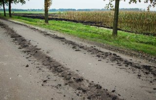 Schoonmaaktips+waterschap+voor+vervuilde+weg+na+oogst