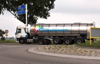 FrieslandCampina+gaat+melkaanbod+sturen