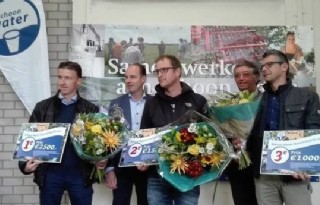 Hovenier+aan+de+haal+met+goud+Schoon+Water+Zeeland