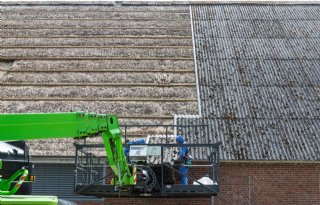 Over+zes+jaar+moeten+alle+asbestdaken+zijn+opgeruimd