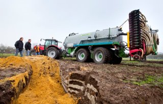 Loonwerkers+aan+de+slag+met+vruchtbare+kringloop