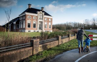 Boerengezin+woont+in+container+vanwege+bevingsschade