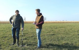 Melkveehouder+%27versloft%27+gras+te+meten