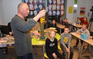 Basisschoolleerlingen+krijgen+boer+in+de+klas