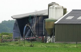 Rechter+handhaaft+eis+tegen+verdachte+mestsilodrama