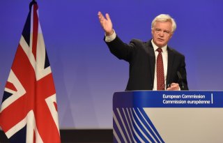 Brexit%2Dminister+stapt+op+uit+onvrede+over+strategie