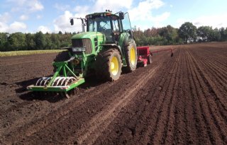 %27Druk+met+herstellen+van+verdroogde+graspercelen%27