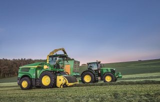 John+Deere+8600%2Dhakselaar+met+meer+vermogen