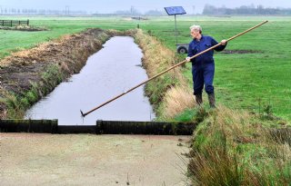 Wetterskip+Frysl%C3%A2n+houdt+stuwen+in+zomerstand