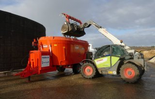 Reesink+van+start+met+elektrische+voermengwagen
