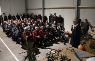 %27Uien+liggen+te+anoniem+in+winkelschap%27