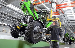 Weinig+robots+in+moderne+fabriek+van+Deutz%2DFahr