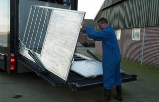 Mobiel+slachthuis+voor+koeien+op+boerenerf