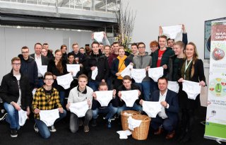 KAVB+roept+op+onderbroeken+te+begraven