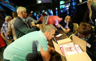 POV+houdt+vast+aan+%C3%A9%C3%A9n+varkensgeluid